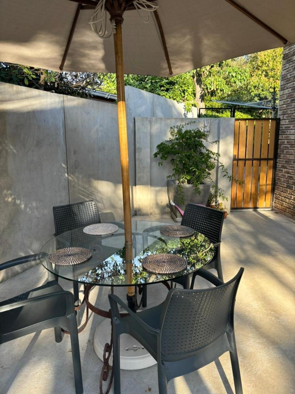 Stellenhaus Guest Cottage Стеленбош Екстериор снимка